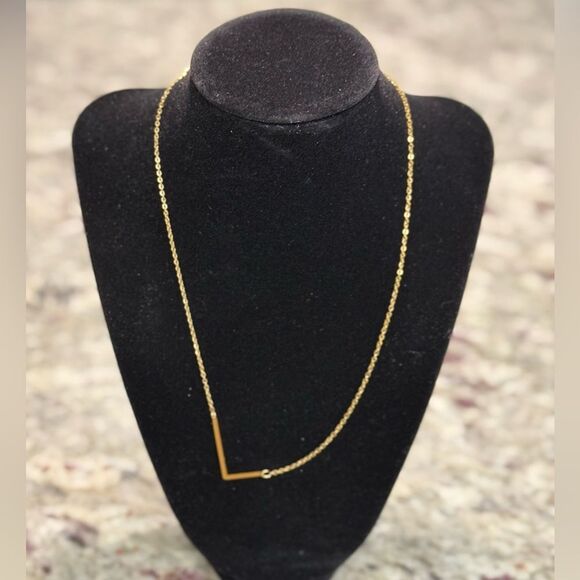 NEW SAVVY CIE JEWELS 14K Gold Plated Initial Necklace (1in) – Letter L - Picture 2 of 3